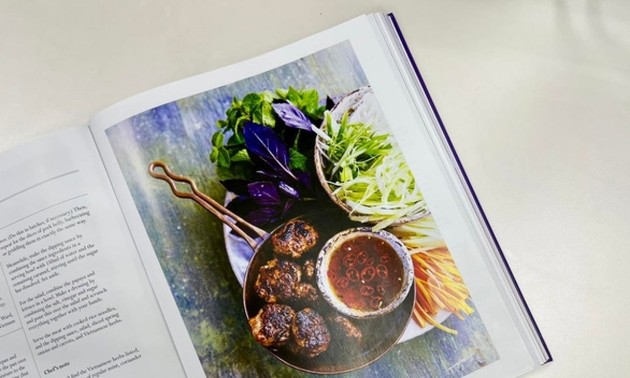 Вьетнамское блюдо «Бун Ча» включено в кулинарную книгу королевы Англии