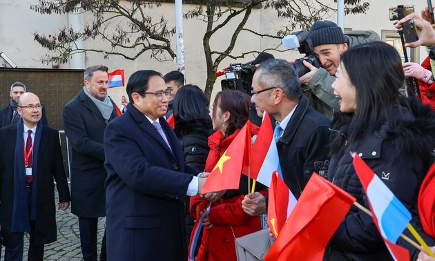 Церемония официальной встречи премьер-министра Фам Минь Тиня в Люксембурге