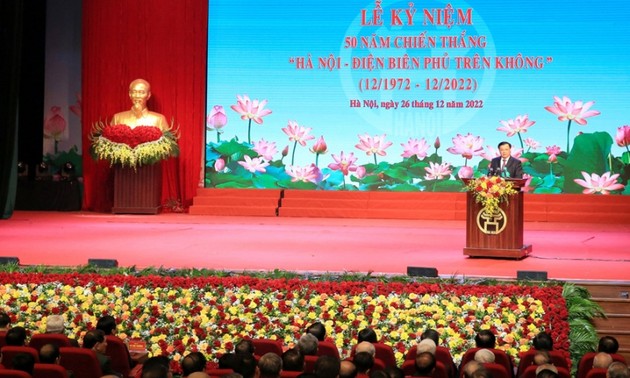 Церемония празднования 50-й годовщины победы «Ханой-Дьенбьенфу в воздухе»