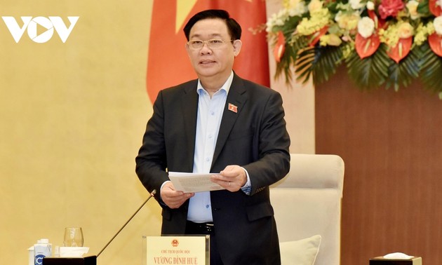 Председатель Нацсобрания Вьетнама Выонг Динь Хюэ председательствовал на заседании по проекту Закона о кооперативах  (с поправками) 