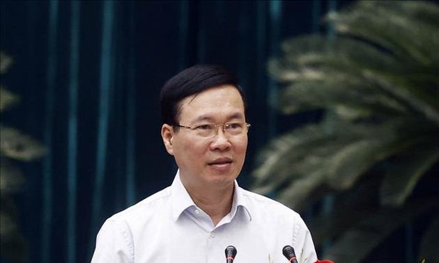 Президент Во Ван Тхыонг принял участие в конференции по подведению итогов 10 лет реализации стратегии защиты Отечества