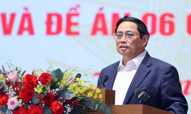 Премьер-министр Фам Минь Тинь: Необходимо комплексно, всесторонне и качественно осуществить национальную программу цифровой транформации