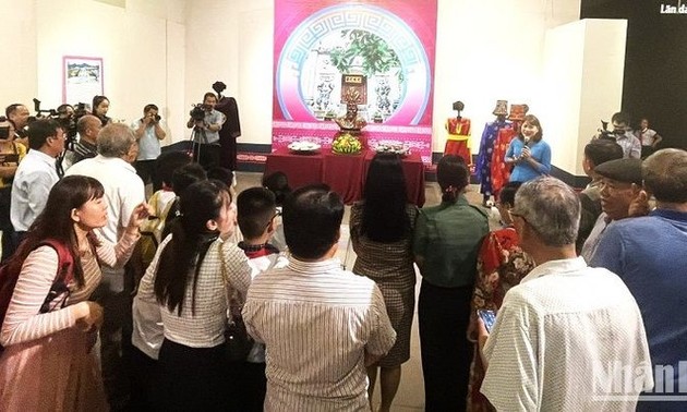 В провинции Футхо открылась тематическая выставка “Культ поклонения королям Хунгам и жанр народного пения соан провинции Футхо”