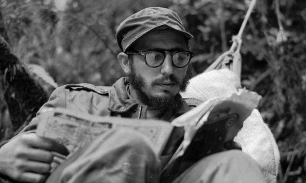 ຮູບ​ພາບ​ທີ່​ປະ​ທັບ​ໃຈ​ຂອງ​ການ​ນຳ​ກູ​ບາ Fidel Castro 