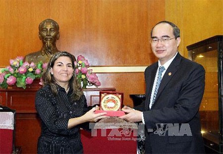 古巴与各国人民友好协会代表团访问越南