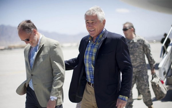 美国国防部长突访阿富汗