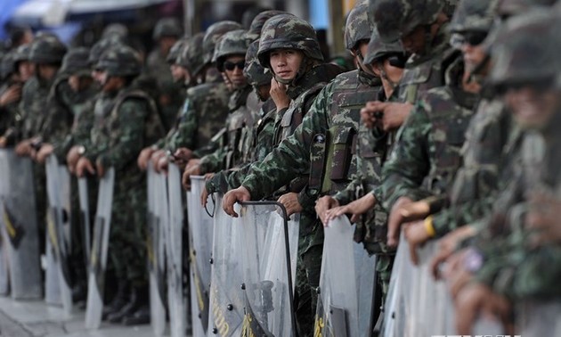 泰国部署军警应对曼谷示威活动