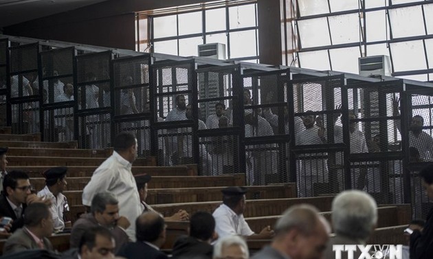 埃及法院对50名穆尔西支持者判刑