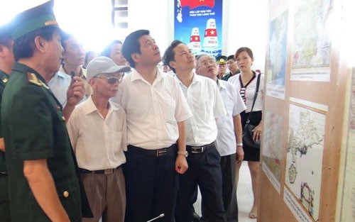 “越南的黄沙长沙——历史依据”展在广宁省举行