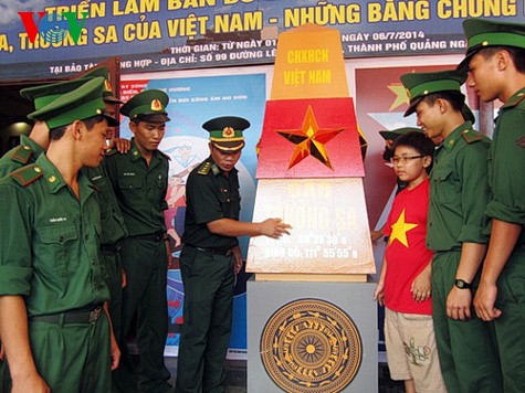 “黄沙长沙归属越南——历史和法理依据”展在广义省举行
