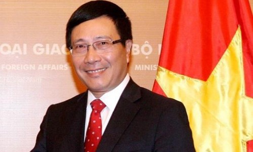 越南政府副总理兼外交部长范平明分别会见泰国和菲律宾外长