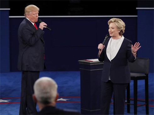 美国总统候选人第二场电视辩论举行