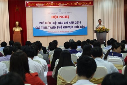越南北部各省市2016年版《新闻法》普及培训会议在河内举行