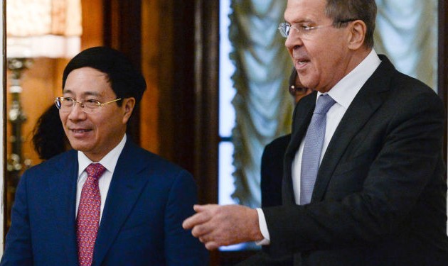 越南政府副总理兼外交部长范平明与俄罗斯外交部长拉夫罗夫举行会谈