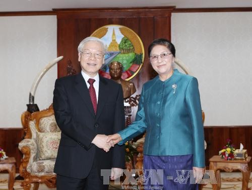 越共中央总书记阮富仲会见老挝国会主席巴妮