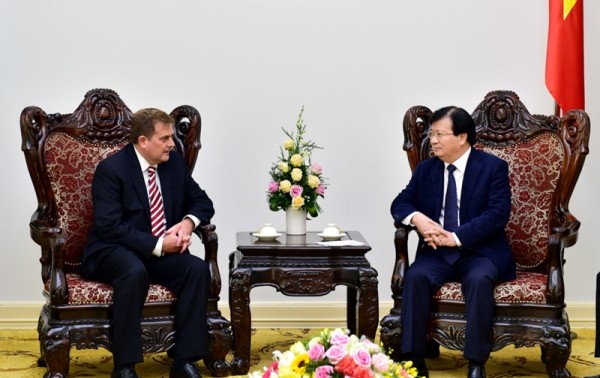 越南政府副总理郑庭勇会见美国埃克森美孚公司副总裁格林伍德