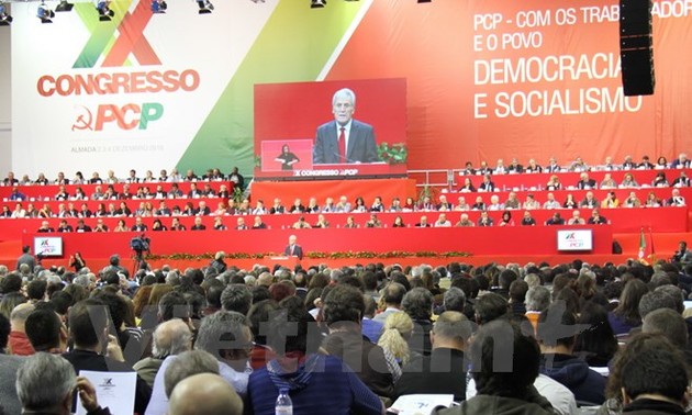 越南共产党代表团出席葡萄牙共产党第20次全国代表大会