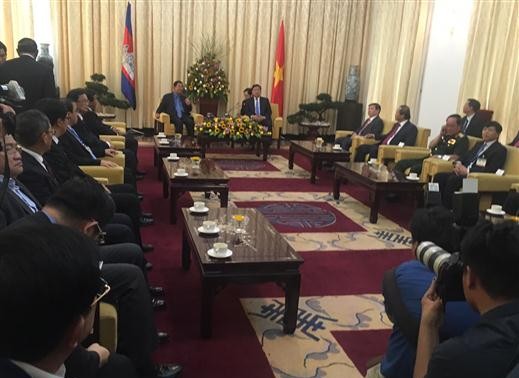 胡志明市领导人会见柬埔寨首相洪森