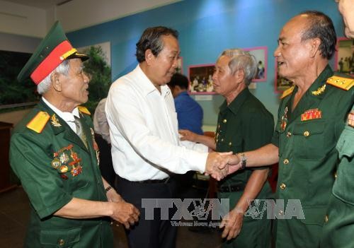 越南政府常务副总理张和平出席被敌人囚禁的老革命战士见面会