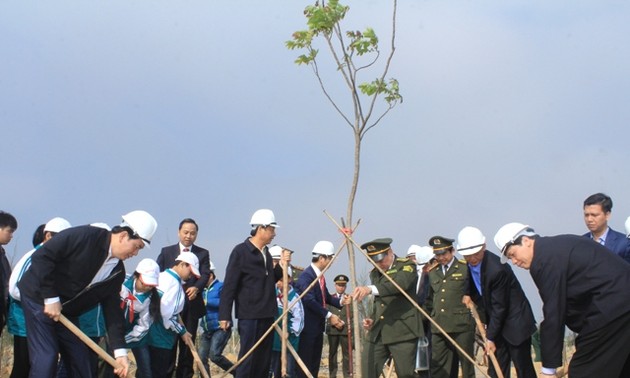 陈大光在广宁省启动2017年植树节
