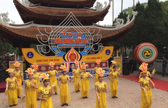 春季庙会在越南各地纷纷举行