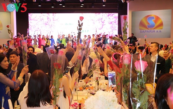旅居世界各地越南人举行3.8国际妇女节纪念活动