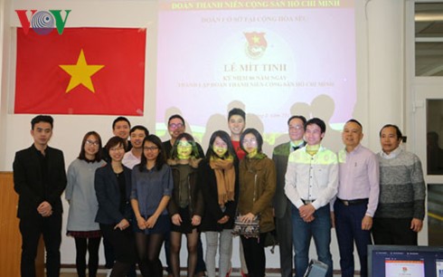 越南国内外多地举行胡志明共青团成立86周年纪念活动