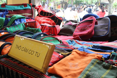 越南与世界丝绸和土锦布文化节开幕