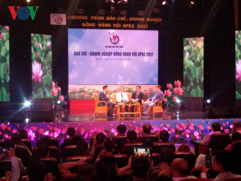 越南媒体和企业与2017 APEC同行