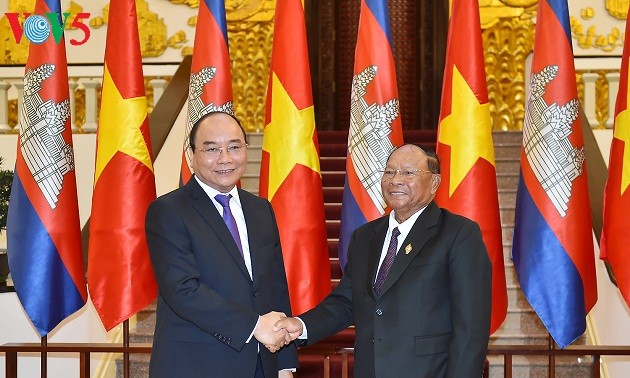 越南政府总理阮春福会见柬埔寨国会主席韩桑林