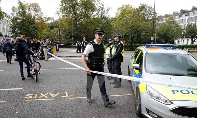 英国释放伦敦汽车撞人事故的嫌疑人