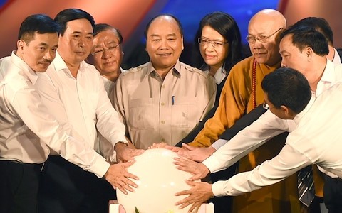 越南政府总理阮春福呼吁全国携手帮扶贫困者