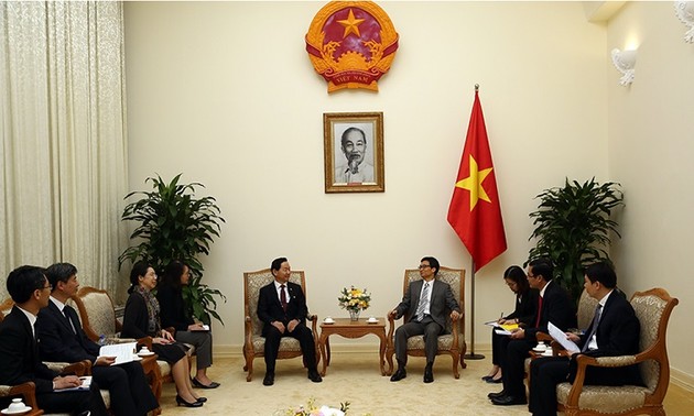 越南政府副总理武德担会见韩国副总理金相坤