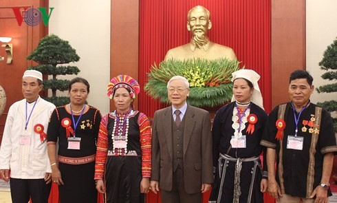 越共中央总书记阮富仲会见少数民族优秀代表