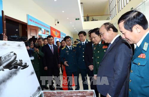 阮春福出席河内空中奠边府大捷45周年纪念大会