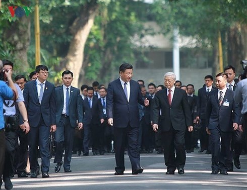 越中领导人互致贺电 庆祝两国建交68周年