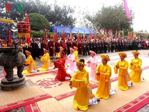 越南多地举行春季庙会开庙活动