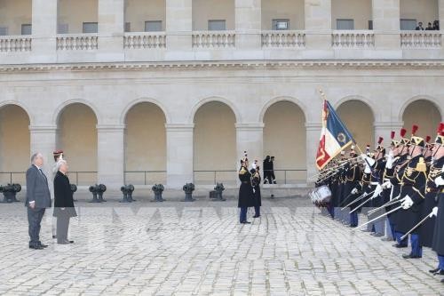 欢迎阮富仲的正式仪式在巴黎举行