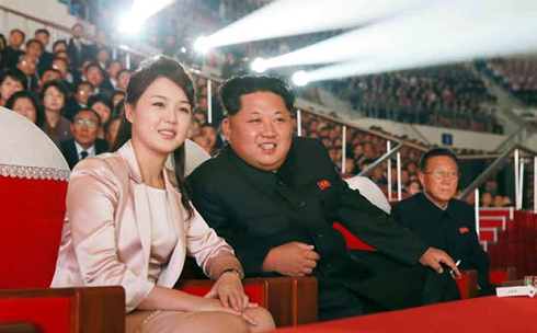 朝鲜领导人观看韩国艺术团的演出