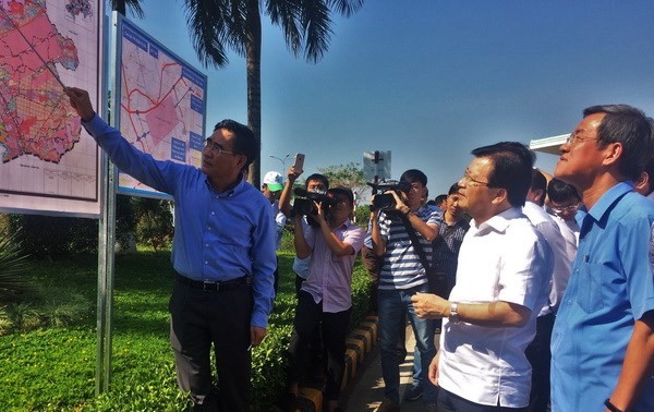 越南政府副总理郑庭勇视察龙城机场建设项目