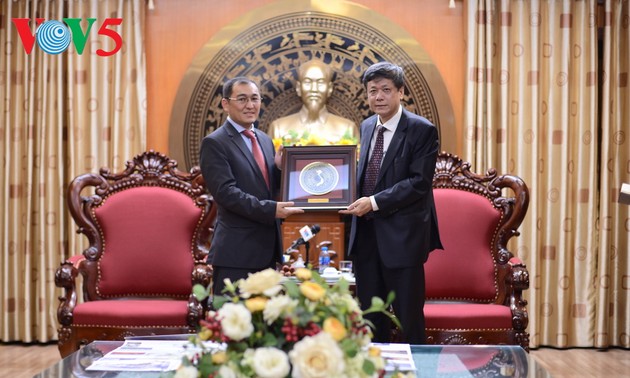 越南和哈萨克斯坦加强新闻领域合作