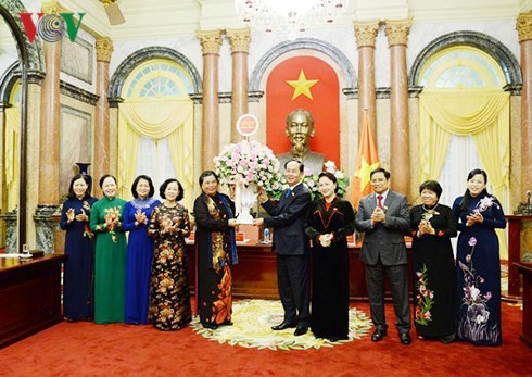 陈大光会见越南第十四届国会女代表小组