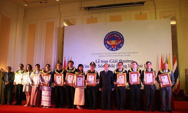 第9届湄公河文学奖颁奖仪式举行