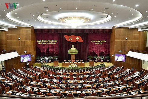 越南全国干部学习和贯彻越共12届7中全会决议全国视频会议举行