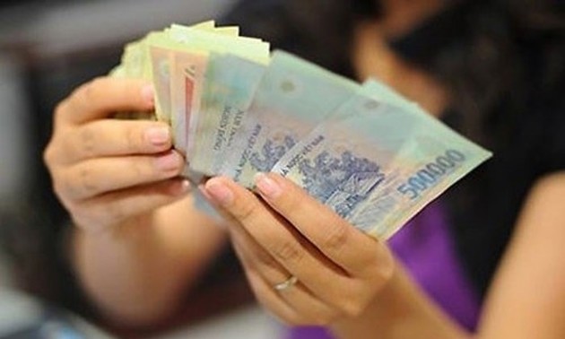 越南劳动总联合会建议明年最低工资增加8%