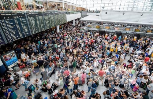 生人进入限制区域 慕尼黑机场取消200多趟航班