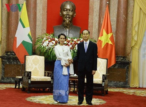 陈大光会见缅甸国务资政兼外交部长昂山素季