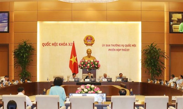 越南第14届国会常委会第27次会议讨论关于减贫目标的76号决议实施情况