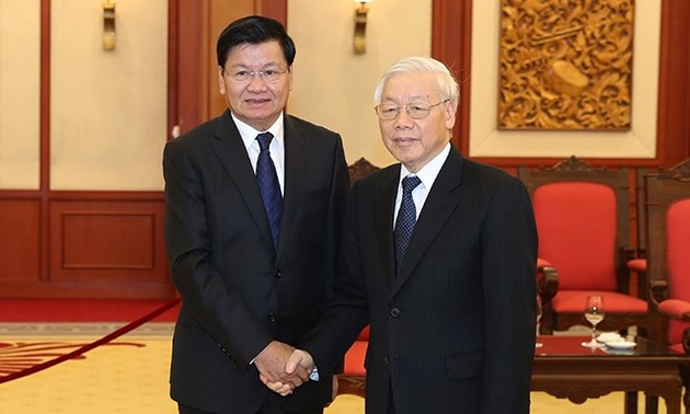 越共中央总书记阮富仲会见老挝政府总理通伦