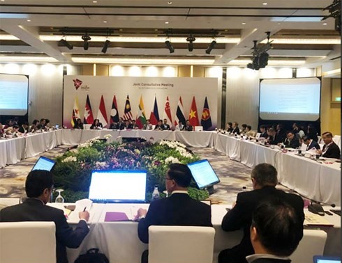 为第33届东盟峰会做准备的联合磋商会在新加坡召开